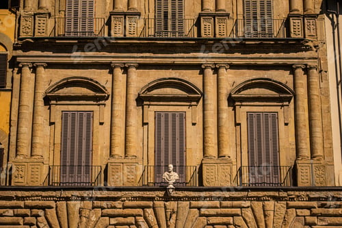 Preview: Facade of an antique building