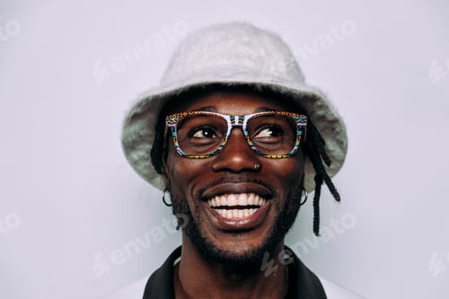 Preview: portrait of an hip hop music performer.