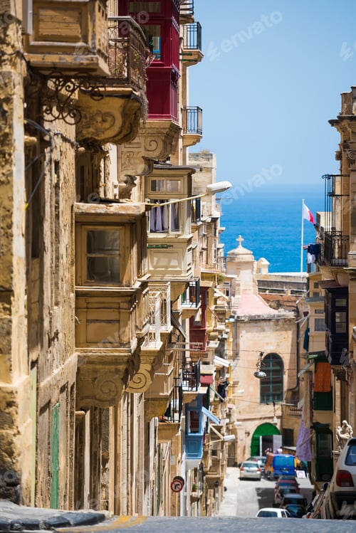 Preview: traditional Valletta street down to the sea