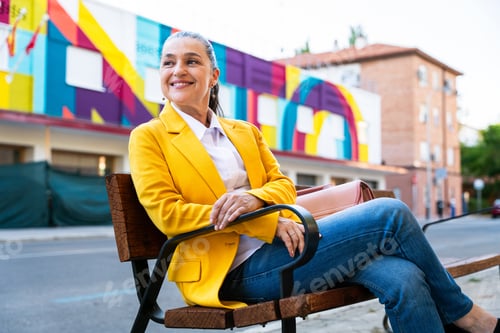 Preview: Senior businesswoman wearing business casual attire in the city