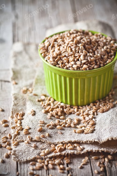 Preview: wheat grain in bowl