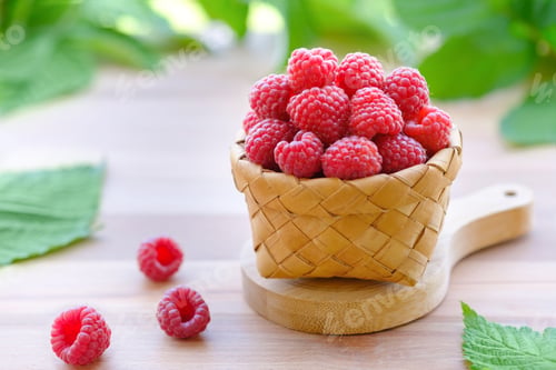 Preview: Raspberries in the basket, horizontal composition