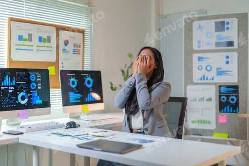 Preview: Businesswoman experiencing burnout and stress at office desk