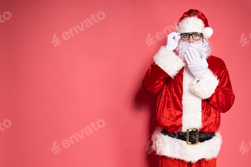 Preview: Santa Claus in glasses on a pink background.