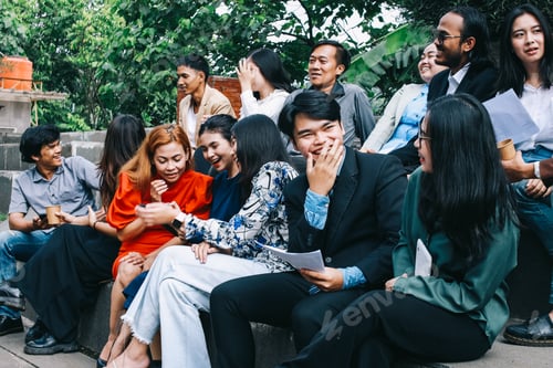 Visualização: Empresários se reunindo ao ar livre