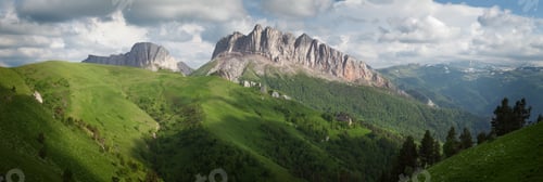 Preview: Mountains (Eastern and Western Acheshbok) under a blue sky with