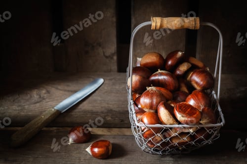 Preview: Sweet chestnuts in wire basket