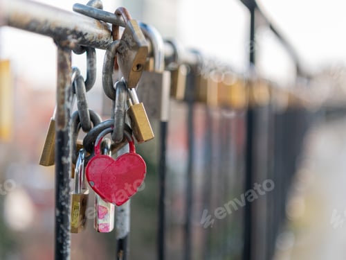 Preview: Heart-shaped padlock locked on the fence