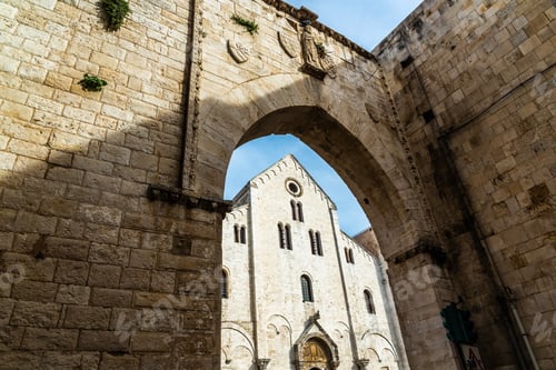 Preview: Facade of the minor basilica of San Nicolas de Bari.