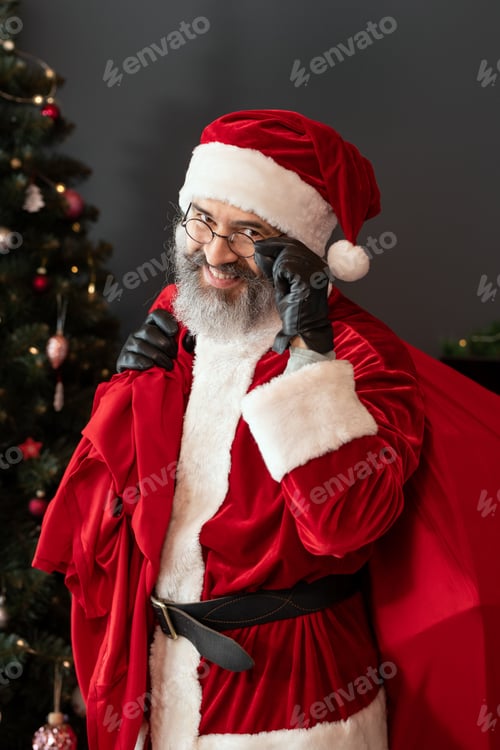 Preview: Self-righteous Santa Robber