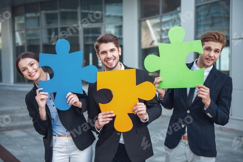 Preview: Business people with puzzles