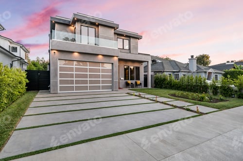 Preview: Exterior shot of a Modern New Construction Home in Los Angeles.