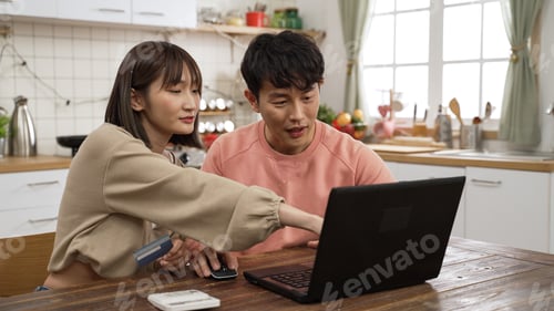 Preview: husband and wife discuss what to buy on internet