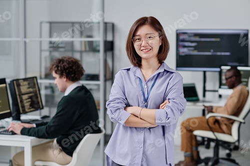 Preview: Young woman working in IT office