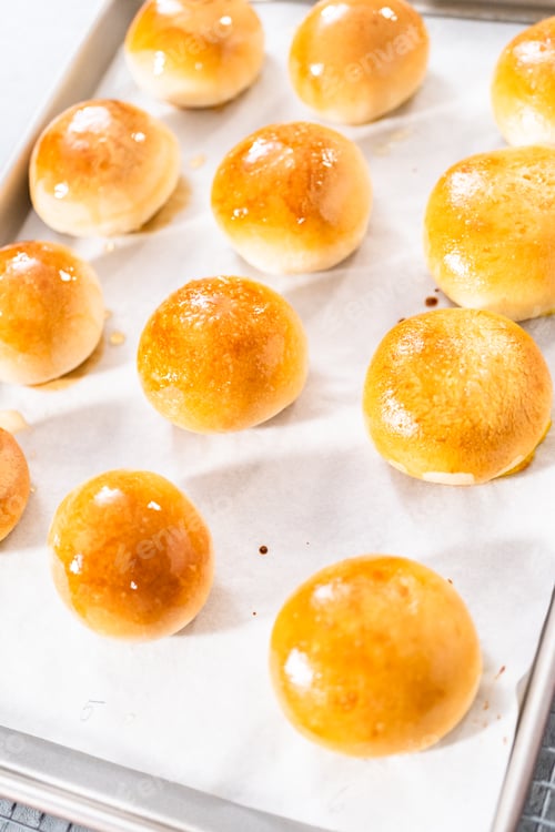Preview: Dinner rolls
