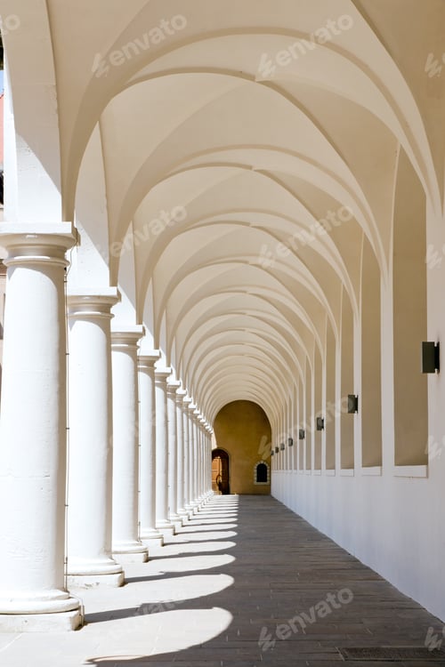 Preview: Colonnade at the Stallhof