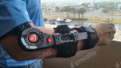 Preview: Modern technology is an adjustable arm brace that helps heal a man's injured arm.