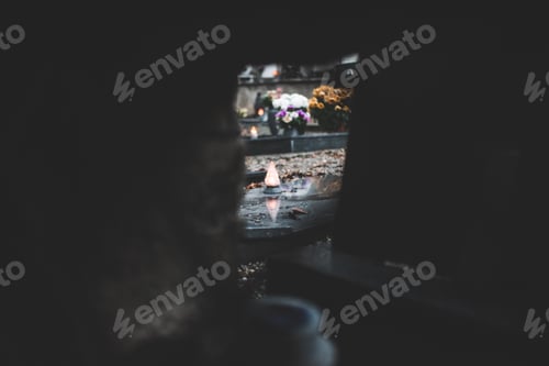Preview: Bouquet of flowers in yard with dry leaves