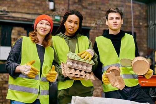 Preview: Eco volunteers with bananas: a sustainable twist