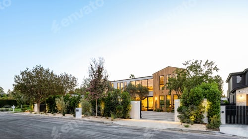 Preview: Modern luxury house with lush greenery.
