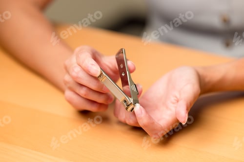Preview: Hand manicure with nail clipper