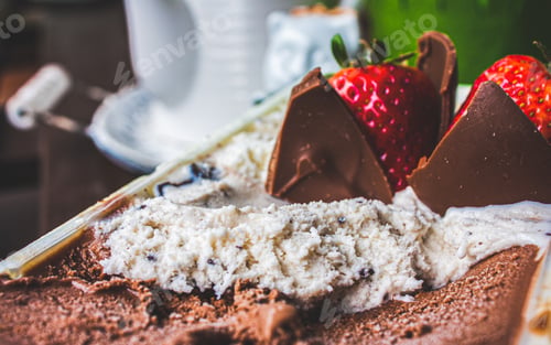 Preview: Ice cream with strawberries and chocolate