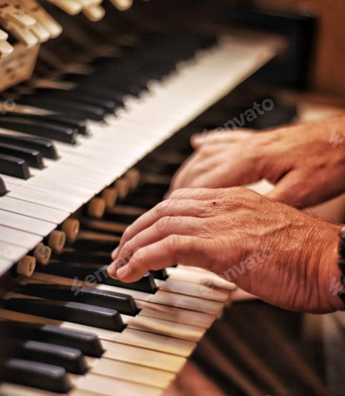 Preview: Church organist leads congregation in Sunday morning worship