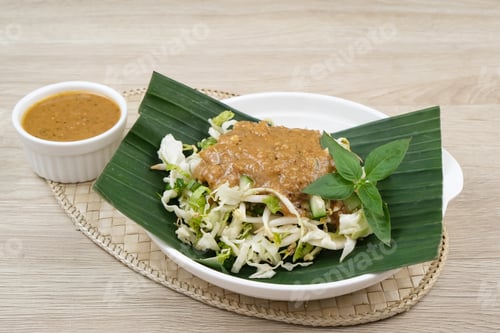 Preview: Karedok, raw vegetable salad, Indonesian food