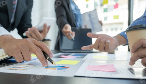 Preview: businesswomen and businessmen team meeting to plan strategies to increase business income
