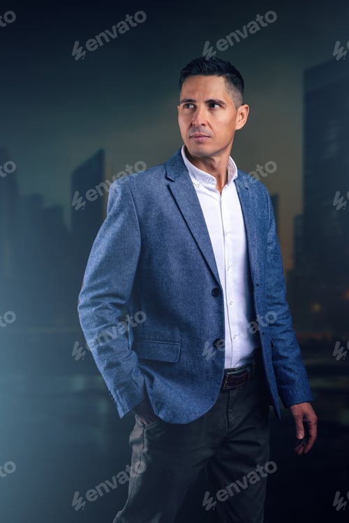 Preview: Portrait of young businessman