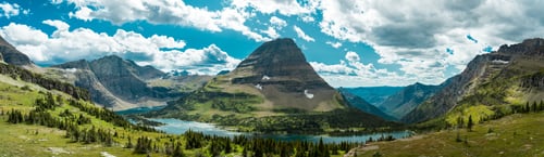 Aperçu: Panoramic shot of a mountain in the distance in Montana