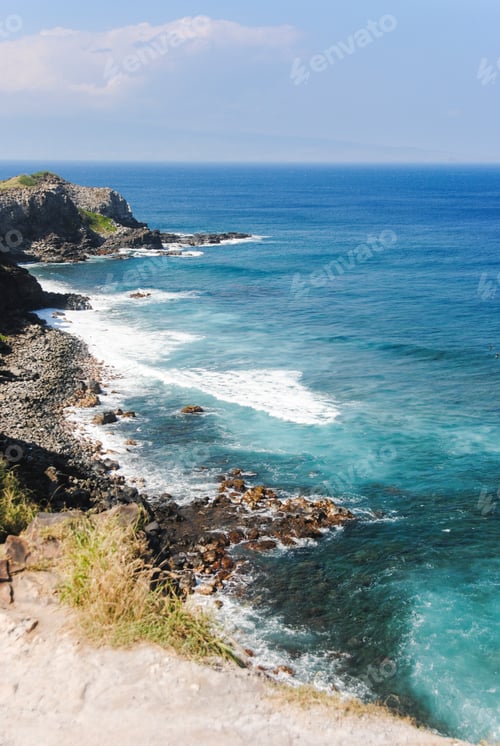 Preview: High view of a rocky coastline at Maui, one of the Hawaiian islands