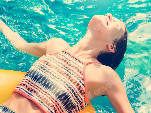 Preview: Girl cooling down in a swimming pool