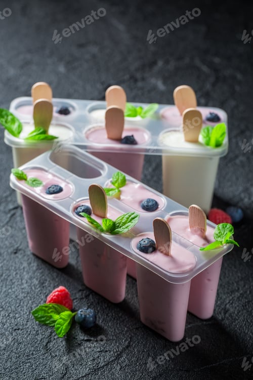 Preview: Sweet ice cream with fresh fruits on black rock
