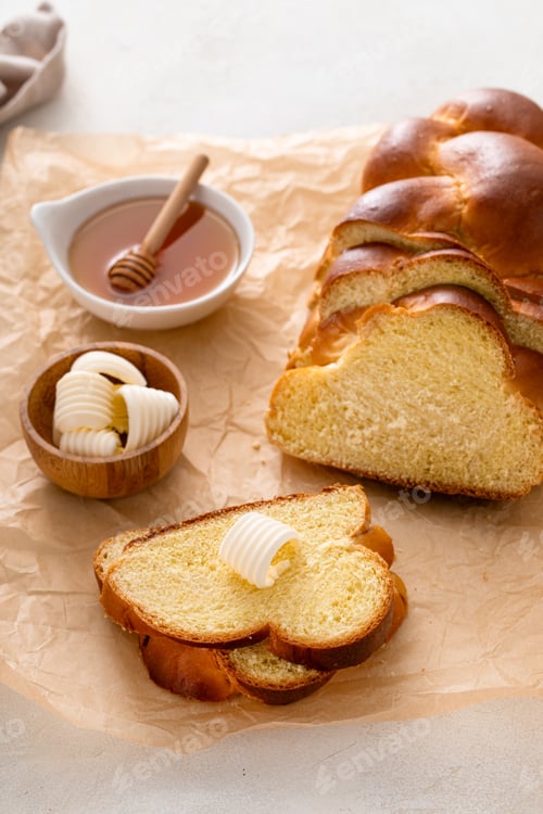 Preview: Freshly baked hallah sliced with butter and honey