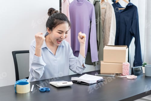 Preview: Women fashion designer stylist broadcast live streaming video to sale product and receive order