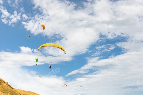 Preview: paraplane flying high up