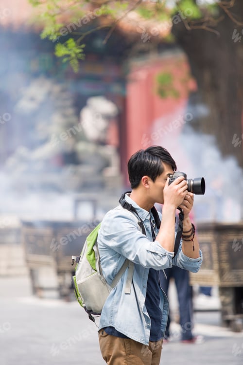 Preview: Young man taking pictures in the Lama Temple
