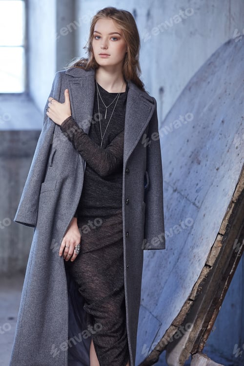 Preview: Modern woman in a grey coat.