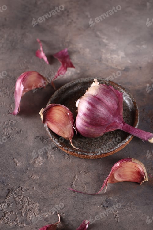 Preview: ripe garlic healthy food on the table
