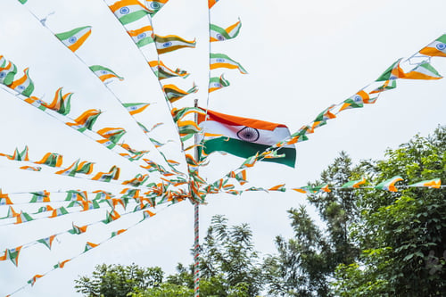Preview: India flags fluttering in the wind agains blue sky