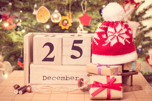 Preview: Date 25 December, gifts with sled and cap, christmas tree with decoration