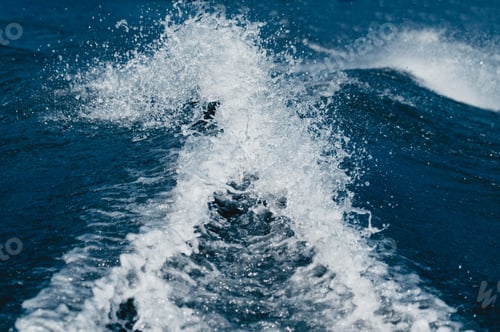 Preview: Bright splashes of blue water