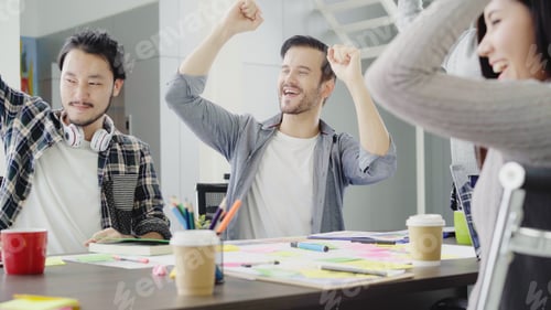 Preview: Group of casually dressed businesspeople discussing ideas in the office.