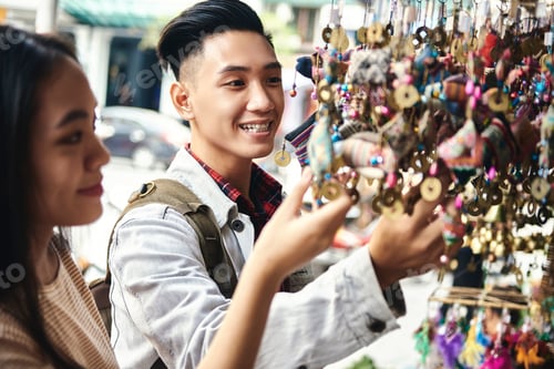 Preview: Tourists buying decorations at the Vietnamese market