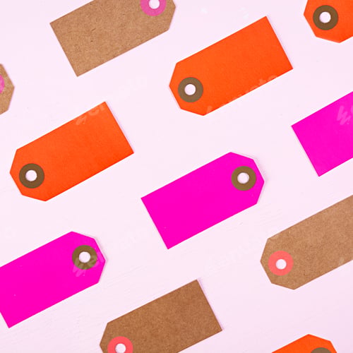 Preview: Blank label tag isolated on pink background. Price tag. Sale concept.