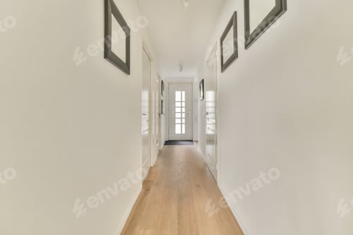 Preview: Narrow hallway with classic painting