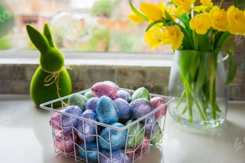Preview: Metal basket with chocolate easter eggs in color foil, green bunny and yellow tulips and daffodils