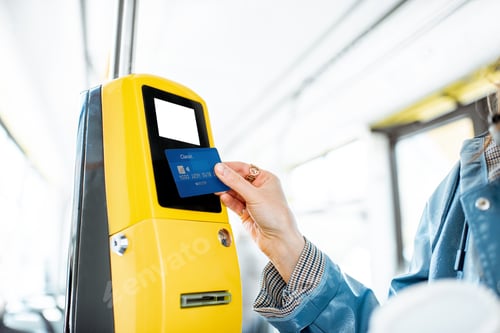 Preview: Woman paying with card for the public tarnsport
