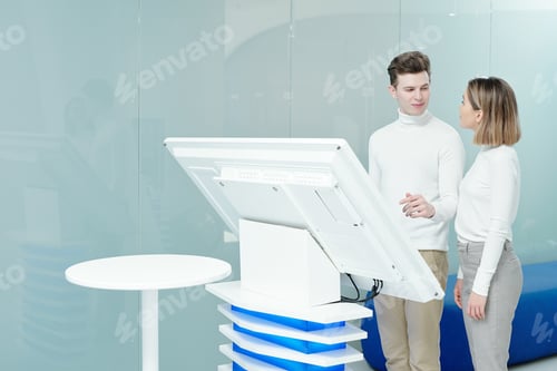 Preview: Discussing project with colleague